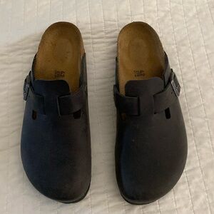 Unisex Birkenstock black clogs men 9 woman 11